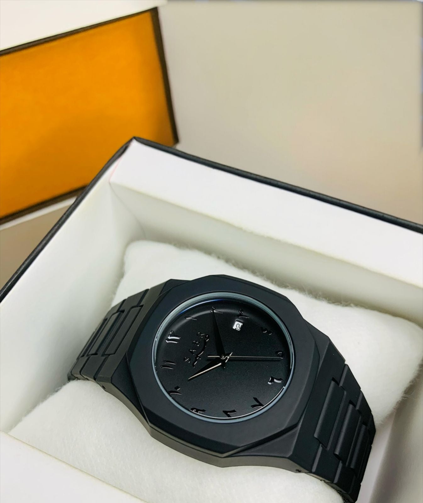 black sabr aura watch with date
